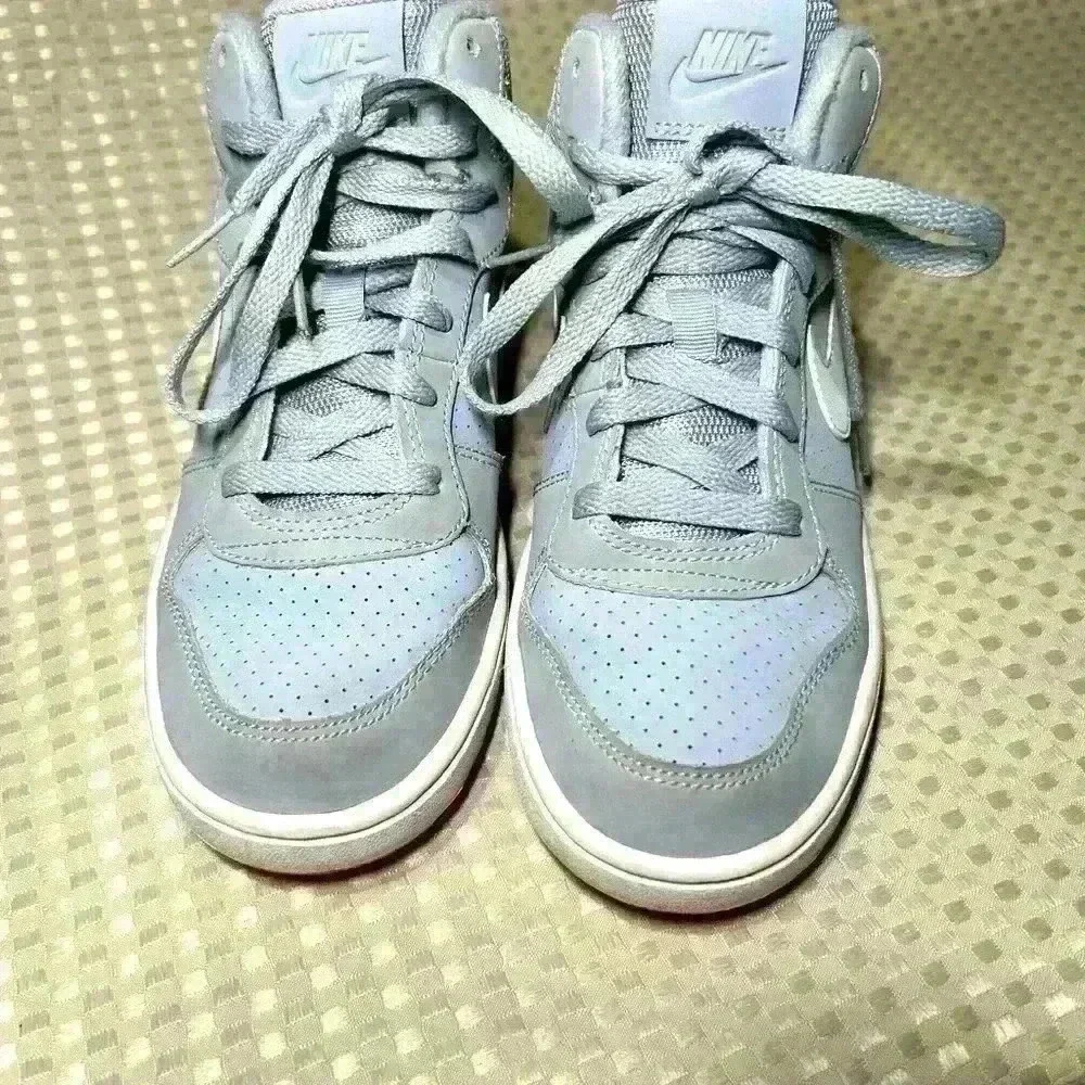 Nike Court Borough Mid Wolf Grey / Bright Melon Youth Size 5Y LIKE NEW